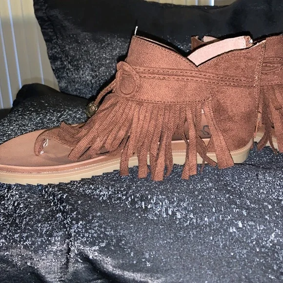 ~FREE W/PURCHASE~Boho Sandals - Picture 3 of 6